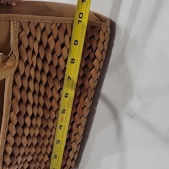 Etienne Aigner Tan leather purse With Woven Design - Picture 10 of 13